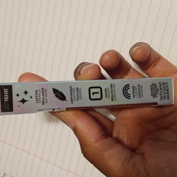 L'Oreal Paris *Brilliant Eyes* Liquid Eye Shadow - Picture 3 of 5